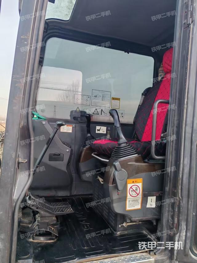 駕駛室頂部（整機(jī)外觀）