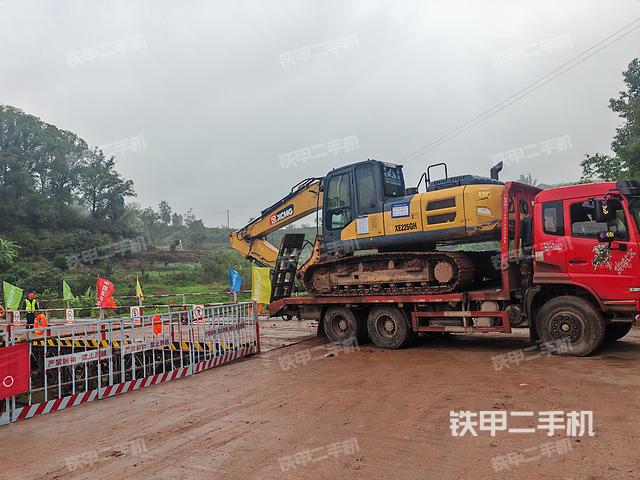 駕駛室整體(整機外觀) 駕駛室整體(整機外觀)