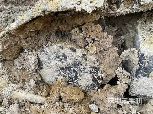 左驅(qū)動輪（行走機構(gòu)）