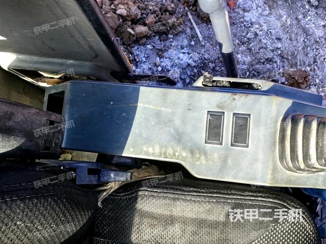 座椅右側(cè)控制臺(tái)/鑰匙門(mén)/油門(mén)/含右手柄（駕駛室部分）