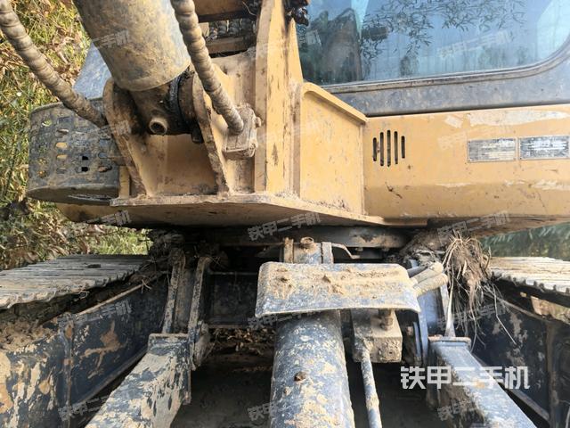 轉(zhuǎn)盤和下車架正前（工作和回轉(zhuǎn)裝置）