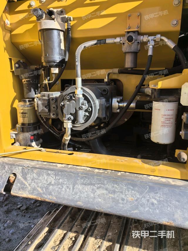 液壓泵艙室正面整體（整機(jī)外觀）