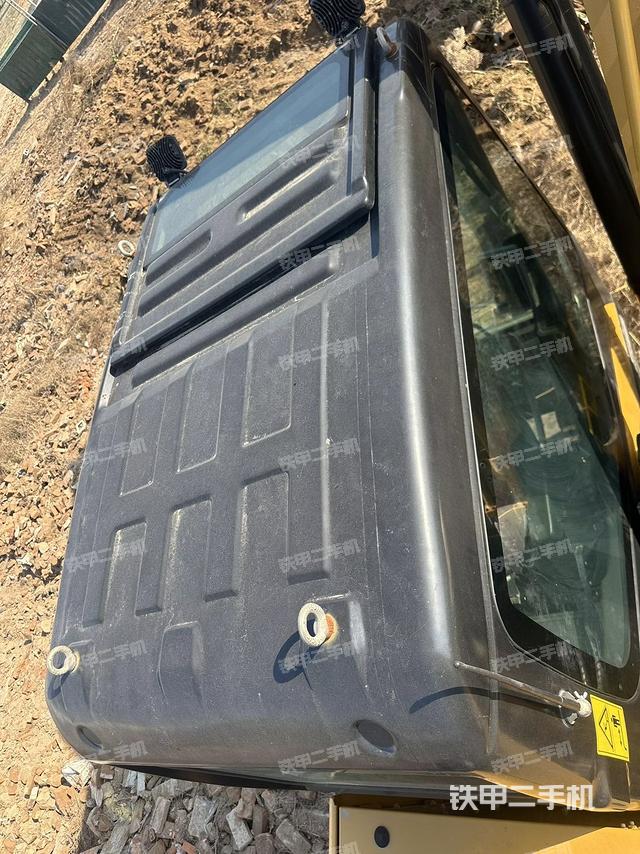 駕駛室頂部（整機外觀）