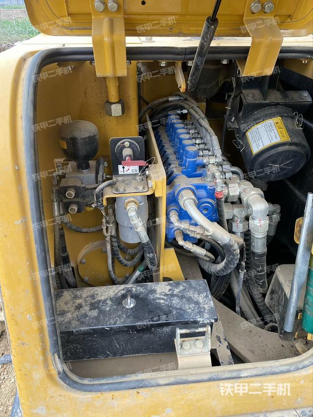 電瓶（大件艙室）