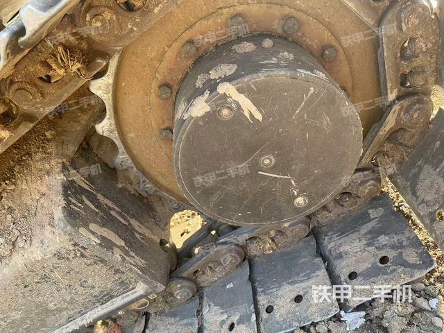 右驅(qū)動輪（行走機構(gòu)）