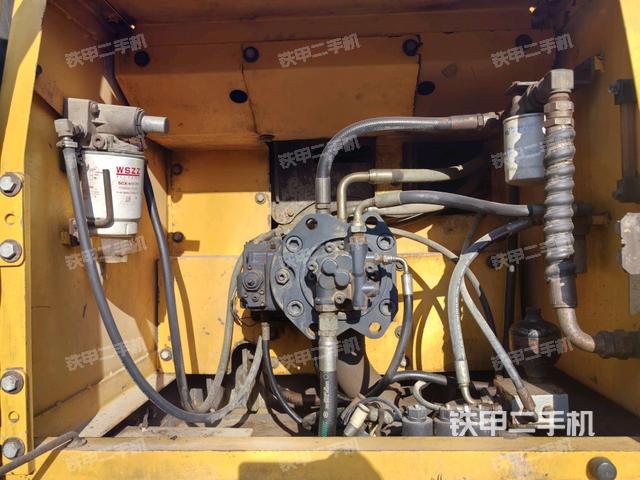 液壓泵艙室正面整體（整機(jī)外觀）