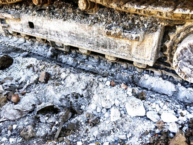 左側(cè)履帶整體?（行走機(jī)構(gòu)）