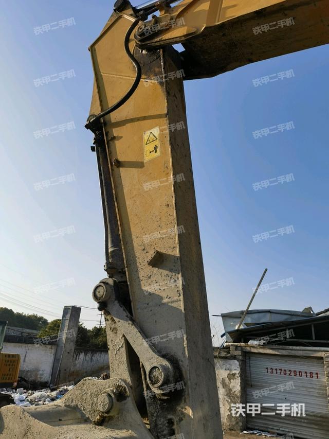 小臂整體左后(工作和回轉(zhuǎn)裝置) 小臂整體左后(工作和回轉(zhuǎn)裝置)