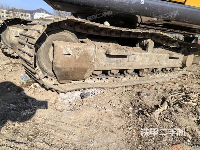 單側(cè)履帶整體(整機(jī)外觀) 單側(cè)履帶整體(整機(jī)外觀)