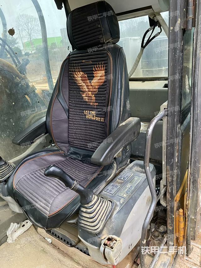 駕駛室左前45度（駕駛室部分）