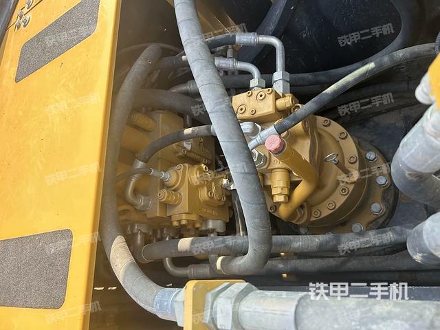 回轉(zhuǎn)馬達(dá)和主控閥(整機(jī)外觀) 回轉(zhuǎn)馬達(dá)和主控閥(整機(jī)外觀)
