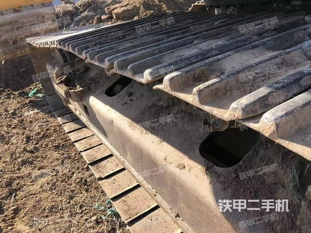 單側(cè)履帶整體(整機(jī)外觀) 單側(cè)履帶整體(整機(jī)外觀)