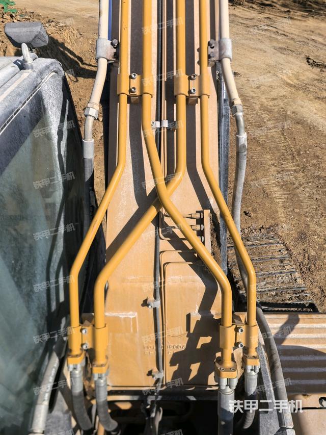 大臂背部俯視（工作和回轉(zhuǎn)裝置）