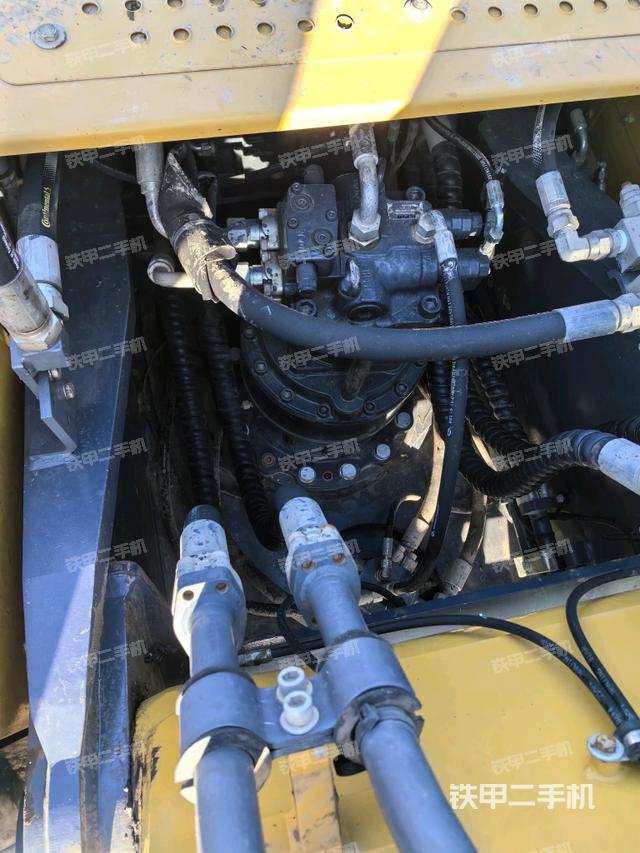 回轉(zhuǎn)馬達(dá)和主控閥（整機(jī)外觀）