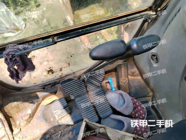 駕駛室整體(整機外觀) 駕駛室整體(整機外觀)