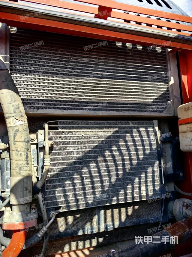 散熱器正面(大件艙室) 散熱器正面(大件艙室)