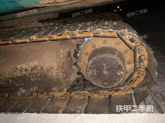 單側(cè)履帶整體(整機外觀) 單側(cè)履帶整體(整機外觀)