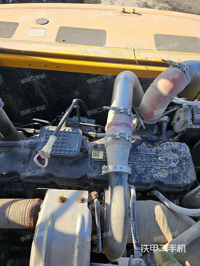 駕駛室頂部(整機外觀) 駕駛室頂部(整機外觀)