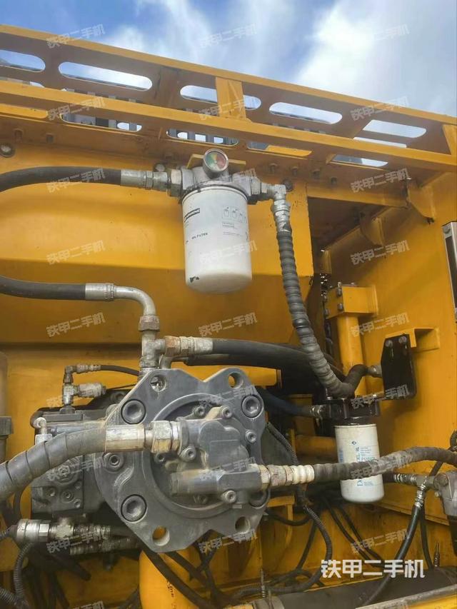 液壓泵艙室正面整體（整機(jī)外觀）