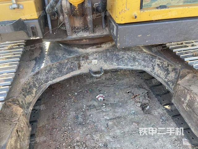 轉(zhuǎn)盤和下車架正前（工作和回轉(zhuǎn)裝置）