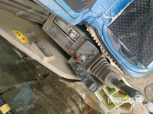 座椅右側控制臺/鑰匙門/油門/含右手柄（駕駛室部分）