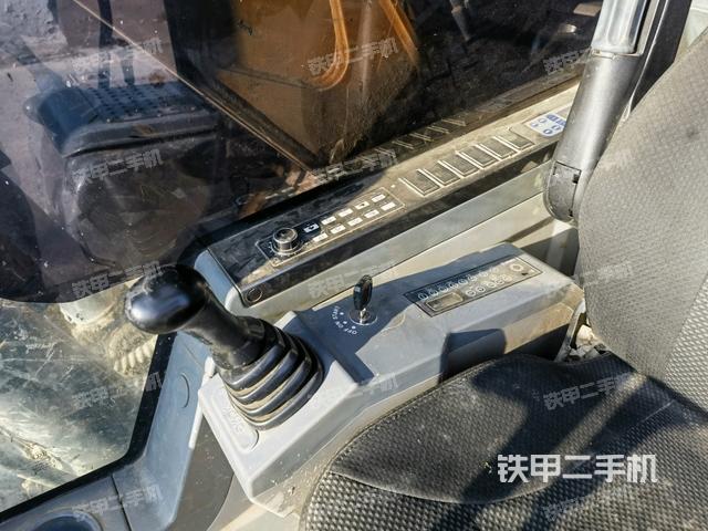 座椅右側(cè)控制臺/鑰匙門/油門/含右手柄(駕駛室部分) 座椅右側(cè)控制臺/鑰匙門/油門/含右手柄(駕駛室部分)