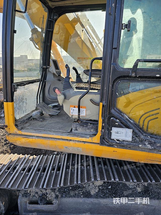 駕駛室整體(整機外觀) 駕駛室整體(整機外觀)