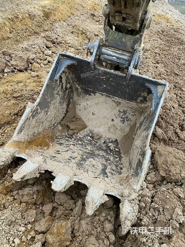 鏟斗右后整體（工作和回轉(zhuǎn)裝置）