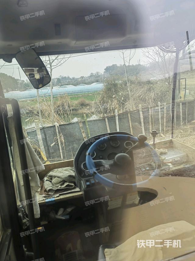 駕駛室外頂全景（壓路機(jī)駕駛室）