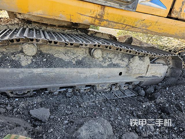 單側(cè)履帶整體(整機外觀) 單側(cè)履帶整體(整機外觀)