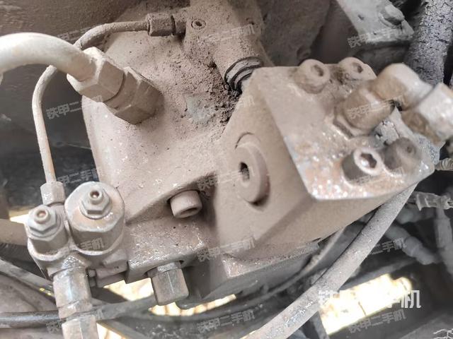 液壓泵艙室正面整體(整機(jī)外觀) 液壓泵艙室正面整體(整機(jī)外觀)