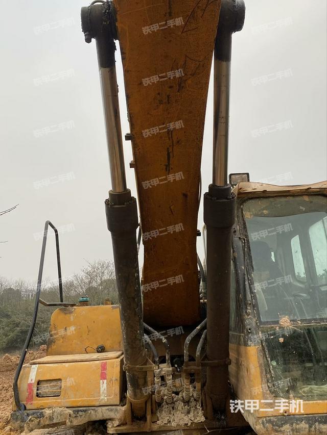 大臂油缸整體?豎拍（工作和回轉(zhuǎn)裝置）