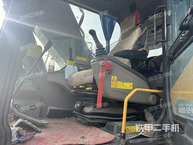 駕駛室整體（整機(jī)外觀）