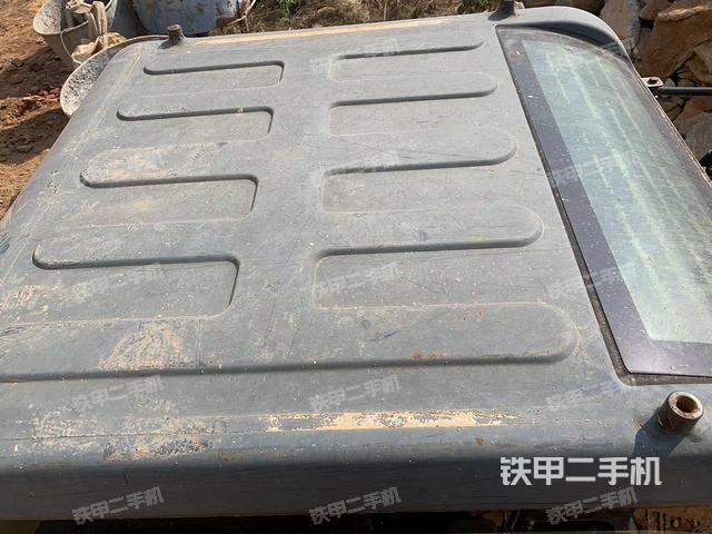 駕駛室頂部(整機外觀) 駕駛室頂部(整機外觀)