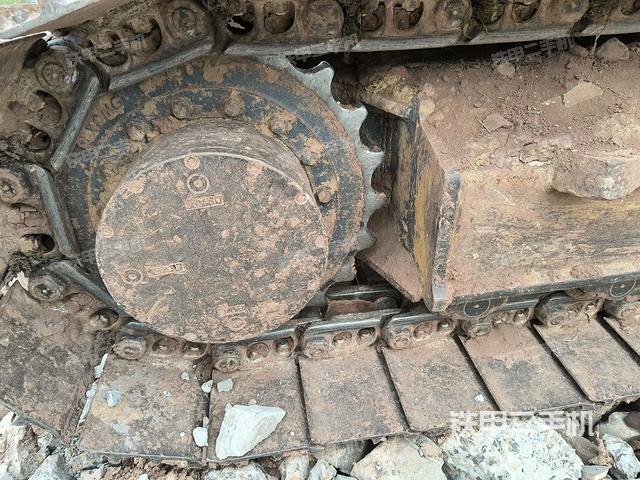 左驅(qū)動輪（行走機(jī)構(gòu)）