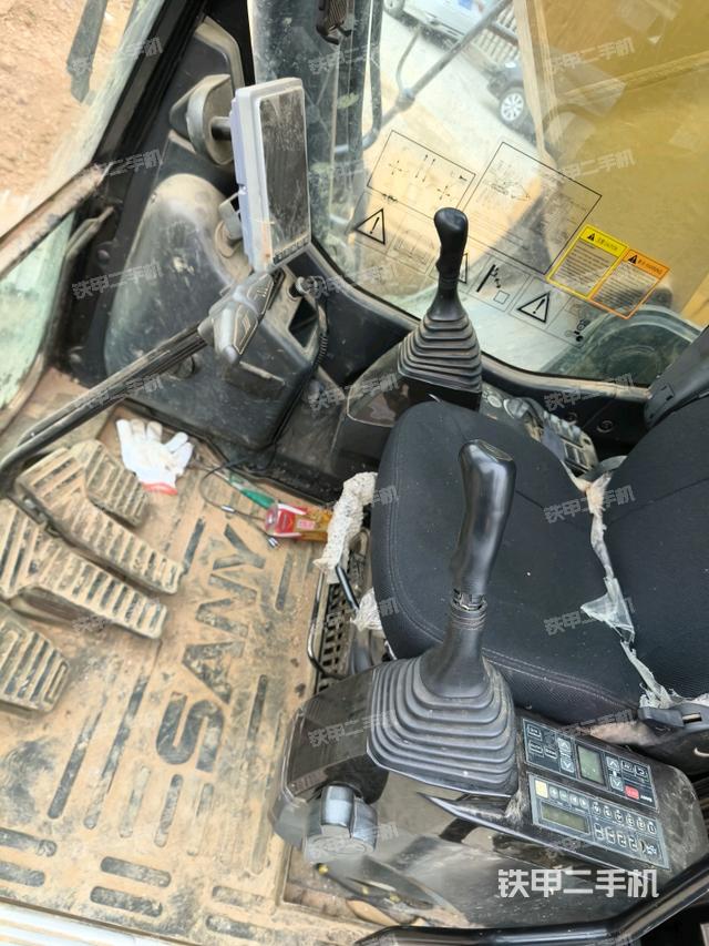 駕駛室整體（整機外觀）