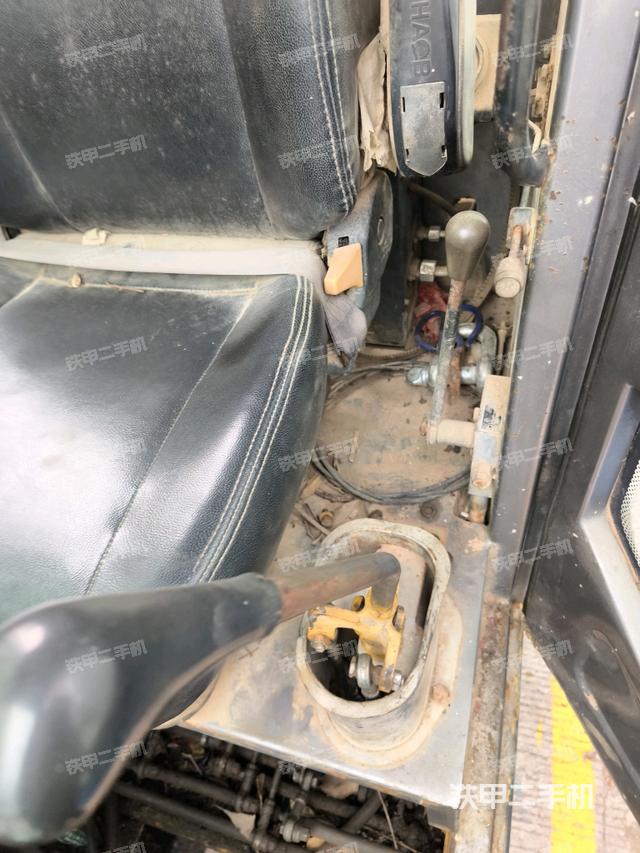 座椅左側(cè)控制臺/音響/含左手柄(駕駛室部分) 座椅左側(cè)控制臺/音響/含左手柄(駕駛室部分)