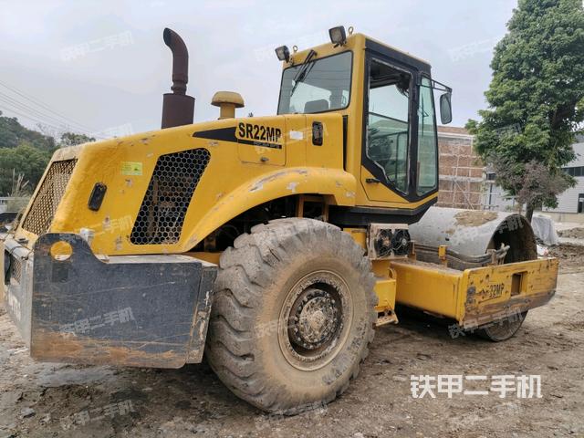 右后45°(壓路機(jī)整機(jī)外觀(guān)) 右后45°(壓路機(jī)整機(jī)外觀(guān))