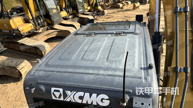 驾驶室顶部（整机外观）