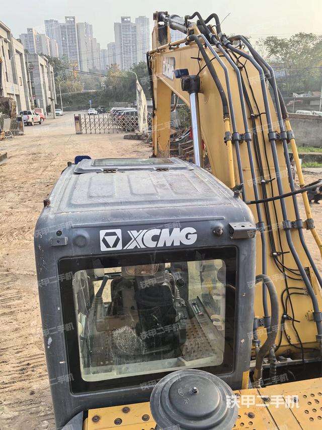 驾驶室顶部（整机外观）