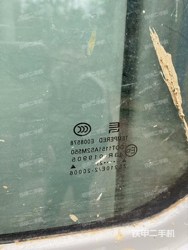 左后方玻璃角標(biāo)（駕駛室部分）