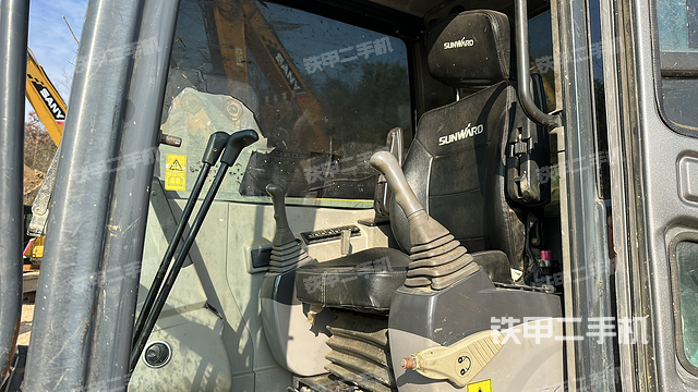 驾驶室整体（整机外观）