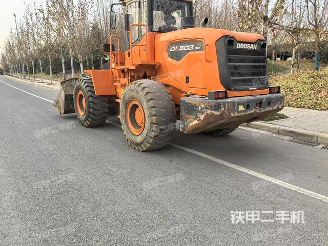 駕駛室操作臺(tái)（整機(jī)外觀及大件）