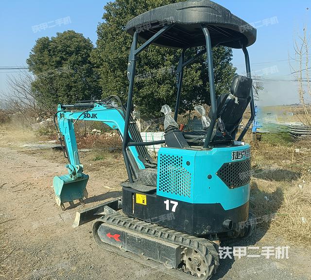 駕駛室整體（整機(jī)外觀）