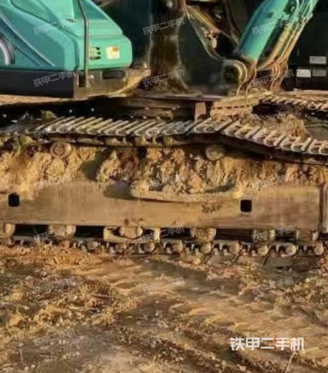 單側(cè)履帶整體(整機(jī)外觀) 單側(cè)履帶整體(整機(jī)外觀)