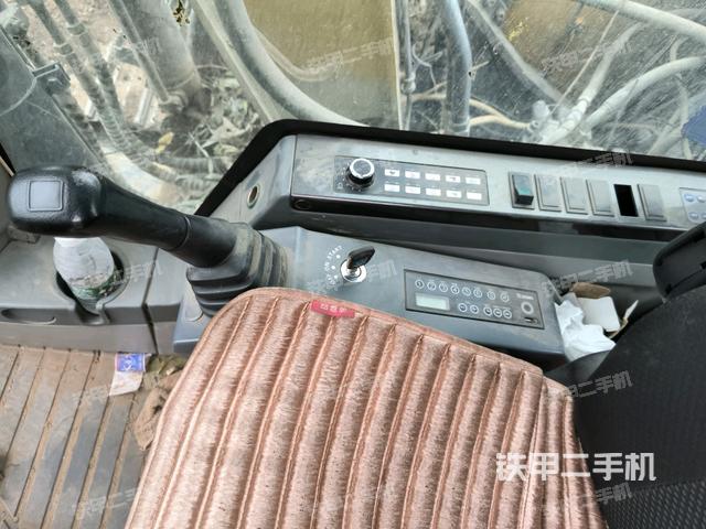 座椅右側(cè)控制臺/鑰匙門/油門/含右手柄（駕駛室部分）