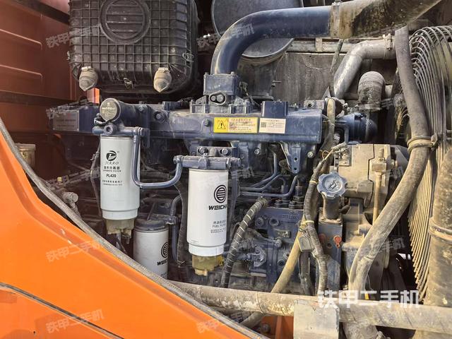 發(fā)動(dòng)機(jī)左側(cè)（整機(jī)外觀及大件）