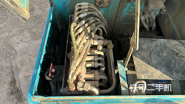 回转马达和主控阀（整机外观）