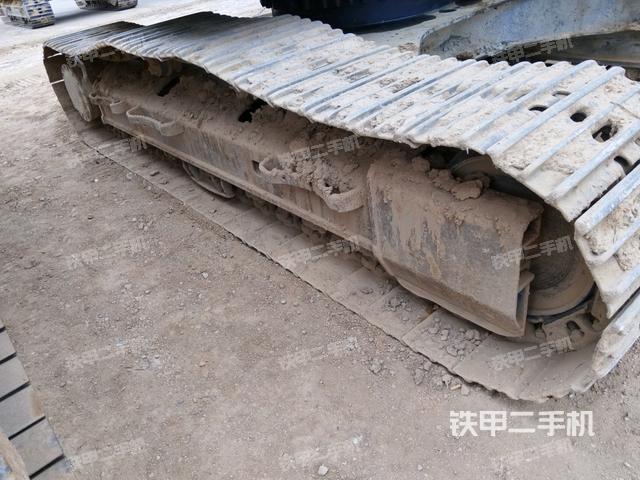 單側(cè)履帶整體(整機(jī)外觀) 單側(cè)履帶整體(整機(jī)外觀)