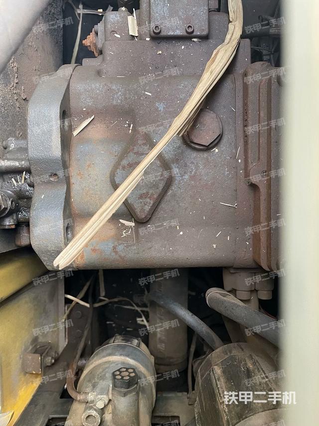 液壓泵艙室正面整體(整機(jī)外觀) 液壓泵艙室正面整體(整機(jī)外觀)